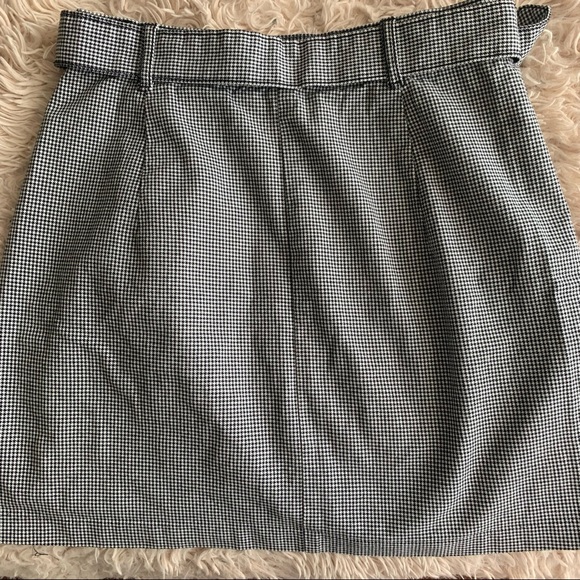 Belted Houndstooth Mini Skirt - Picture 5 of 11